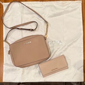 EUC Michael Kors Beige Crossbody Bag and Wallet and dust cover